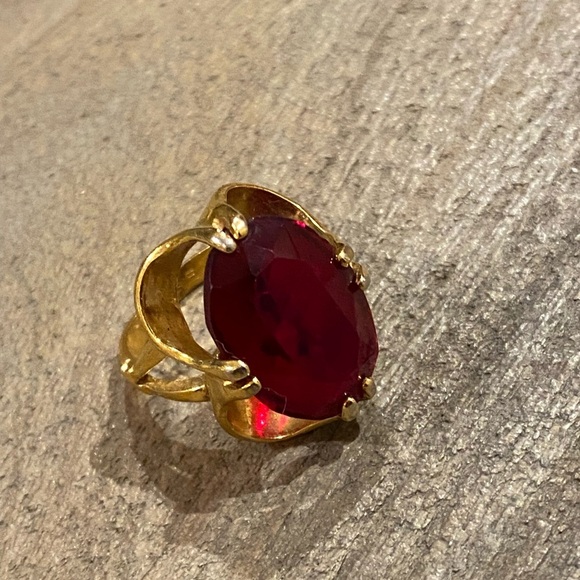 18K heavy electroplate yellow gold ring with ruby red color stone crystal - Picture 6 of 16
